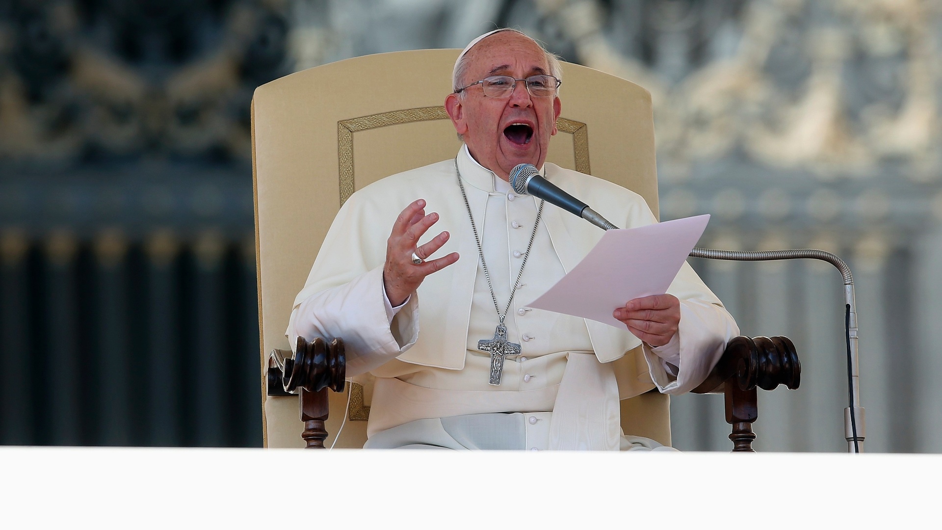 Resultado de imagem para Papa Francisco pregando