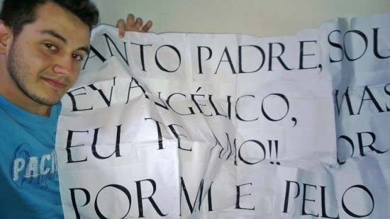 Jovem Protestante Que Exibiu Cartaz De Acolhimento Ao Papa Francisco