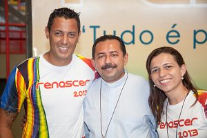 Fernando Henrique comos organizadores do Renascer 2013 Pe. Antonio Furtado e Gabriella Dias.
