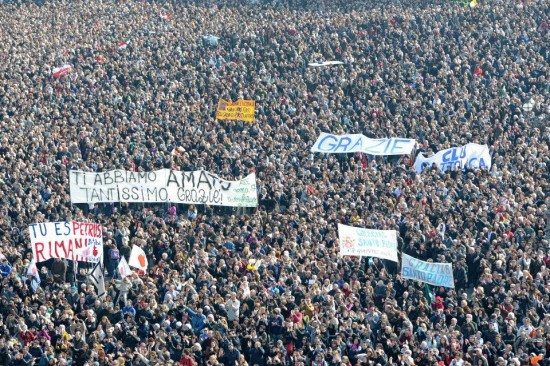 50 mil pessoas compareceram à Praça de São Pedro segundo Vaticano, 100 segundo autoridades locais.