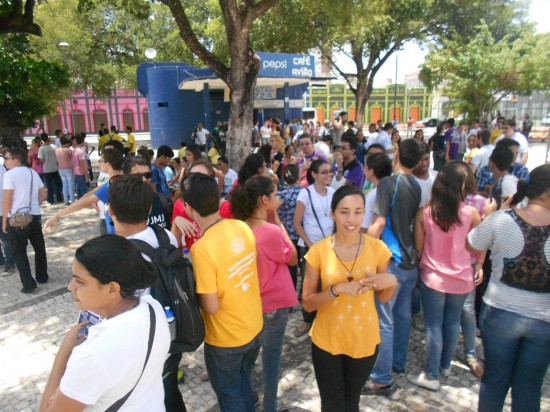 Cerca de 200 jovens participaram da mobilização.