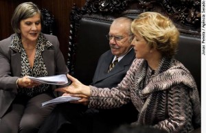 Entrega de PEC ao então presidente do Senado.