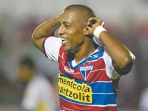 Robert marcou o gol da tão esparada vitória contra o Águia