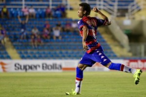 Núbio Flávio marcou os dois gols da vitória leonina. Foto: Rodrigo Carvalho