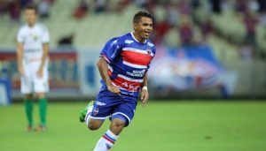 Daniel Sobralense marcou os dois gols da vitória tricolor. Foto: Camila de Almeida