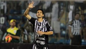 Magno Alves voltou a marcar gols (Foto: Igor de melo/O Povo)