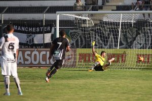 Gol de Ricardinho (fora da foto)