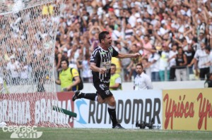 Mota novamente foi decisivo marcando o gol do título (Foto: Cearasc.com/Divulgação)