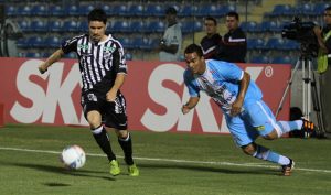 Ricardinho mesmo sendo sacrificado tem ido bem nos jogos (Foto: Cearasc.com/Divulgação)