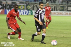 Magno Alves desperdiçou mais de três chances de gols (Foto: Cearasc.com/Divulgação)