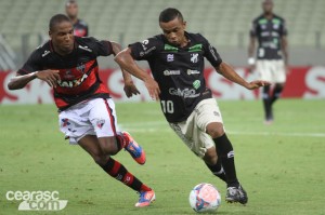 Rogerinho esqueceu de jogar e só reclamou do árbitro (Foto: Cearasc.com/Divulgação)