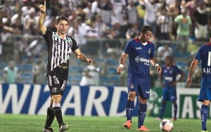 Mota fez um bonito gol (Foto: Jarbas Oliveira)