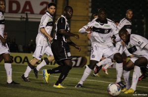 Erros foram a tônica da partida (Foto:Site oficial Figueirense)