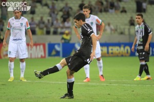 Assim como todo o time, Magno Alves foi bem até cansar (Fotos: Cearasc.com/Divulgação)