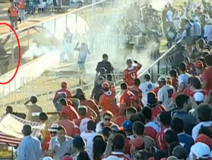 "Torcedores" promovem baderna em Goianinha (Foto: Reprodução internet)