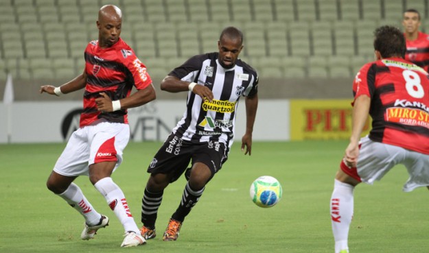 Tadeu foi o autor do gol da vitória do Vozão (Foto: Cearasc.com/Divulgação)
