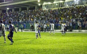 Campo de jogo era improprio para o bom futebol. (Foto: Parnahyba/Divulgação)