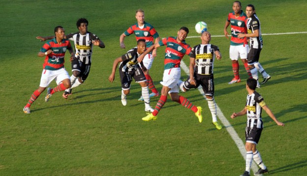 Em jogo de dois tempos distintos, Vozão perdeu a liderança (Foto: Dorival Rosa)