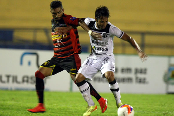 Assisinho voltou a marcar gol e deu a vitória ao Vozão (Foto: Normando Sóracles/Agência Miséria)