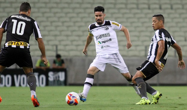 Ricardinho, assim como todo o time, voltou a jogar bem (Foto: Christian Alekson/CearaSC.com)