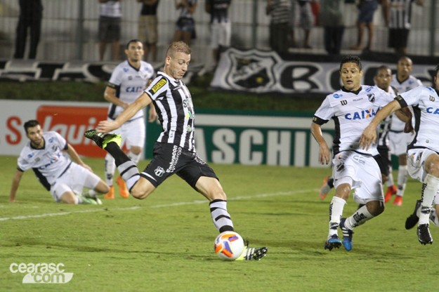 Uillian Correia marcou o gol do alivio (Foto: Christian Alekson/CearaSC.com)