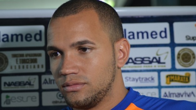 Goleiro Éverson vem bem referendado (Foto: Felipe Martins)