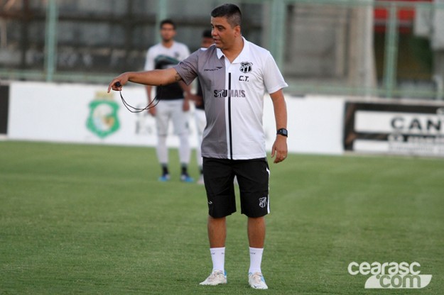 Marcelo Cabo chegou e já arregaçou a as mangas (Foto: Christian Alekson/CearaSC.com)