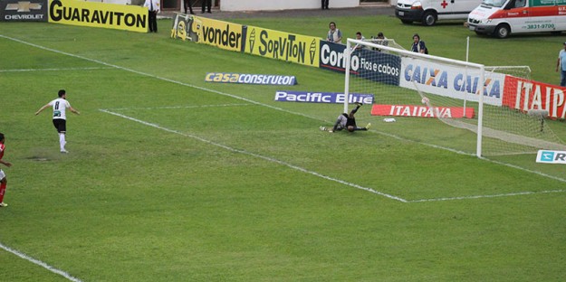 Ricardinho abre o placar para o Vozão (Foto: Ascom/Mogi Mirim)