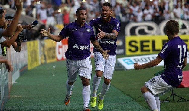 Rafael Costa comemora o gol da permanência (Foto: Christian Alekson/CearaSc.com)