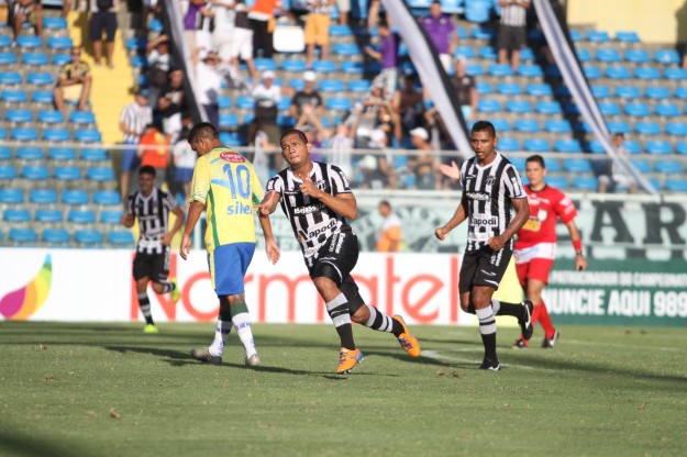 Caio César marcou seu primeiro gol como profissional (Foto: Christian Alekson/CearaSC.com)