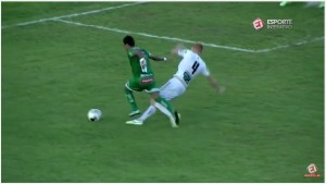 Charles iniciou e terminou a lambança criada por Éverson (Esporte Interativo/Reprodução)