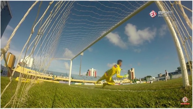 Siloé recuou a bola na cobrança do pênalti (Foto: Esporte Interativo/Reprodução)