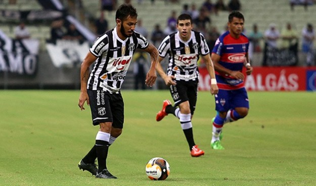 Assisinho marcou o gol do Vozão (Foto: Christian Alekson/CearaSC.com)