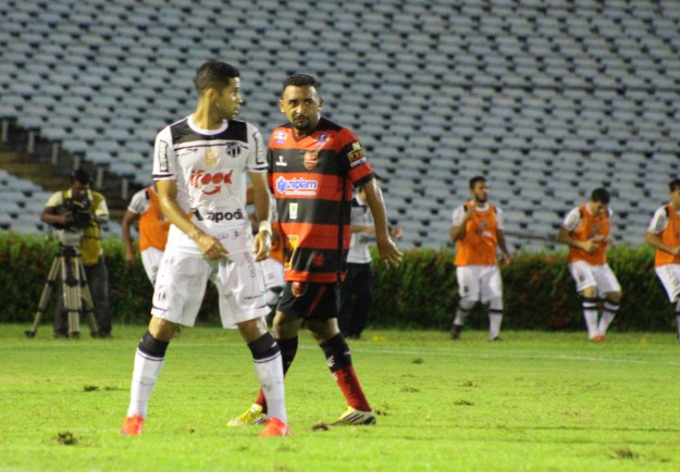 Apesar da tranquilidade o Vozão sentiu dificuldade para matar o jogo (Foto: Renan Moares)
