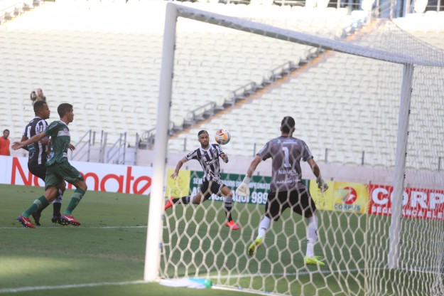 Serginho mostrou regularidade e Bill seu faro de gol (Foto: Christian Alekson/CearaSC.com)