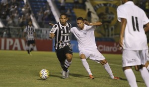 Rafael Costa marcou o gol que classificou o Vozão (Foto: Christian Alekson/CearaSC.com)