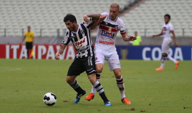 Zezinho foi o retrato do time em campo: Sem sangue (Foto: Christian Alekson/CearaSC.com)