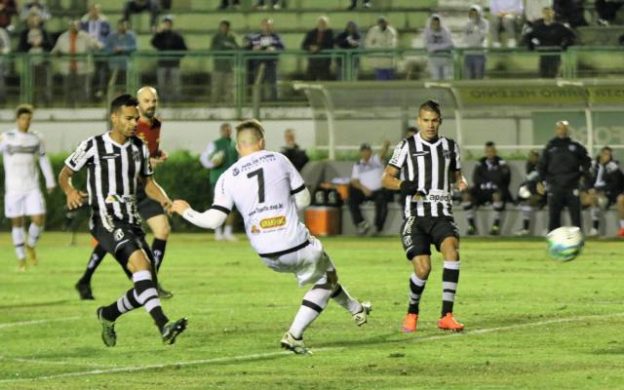 Faltou postura de time que briga por acesso (Foto: Felipe Couri/Ascom Tupi FC)