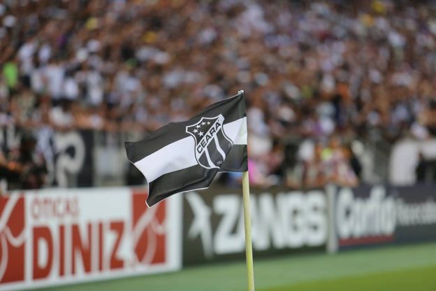 Castelão bandeira escanteio (csc)