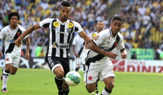 Valdo conseguiu ser expulso já quase no final do jogo (Foto: Paulo Fernandes?Vasco.com.br)