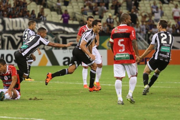 Lucas marcou o 2º gol e vez valer a fama de  artilheiro (Foto: Christian Alekson/CearaSC.com)
