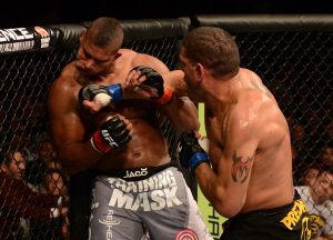 Pezão fez Overeem beijar a lona no UFC 156