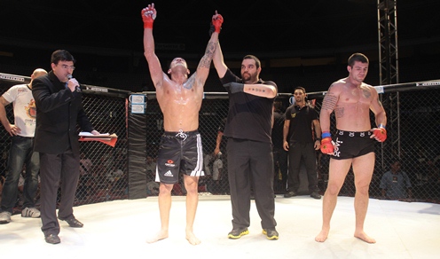 Éder Freitas em ação no Warrior Fight. Foto: O POVO
