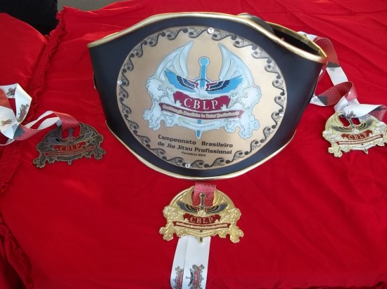 Cinturão e medalhas serão entregues para os campeões neste domingo (05)