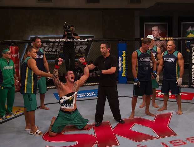 Santiago venceu Léo Santos, mas lesão o tirou da final. Foto: UFC/Divulgação