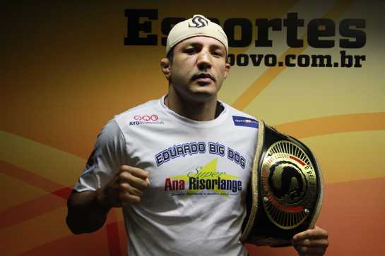 Carlos Eduardo Cachorrão vem embalado pela conquista do cinturão do Shooto | Foto: Fábio Lima/O POVO