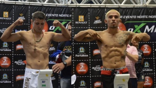 Andrezinho Nogueira e Chiquerim durante pesagem no ginásio Paulo Sarasate | Foto: Thiara Nogueira