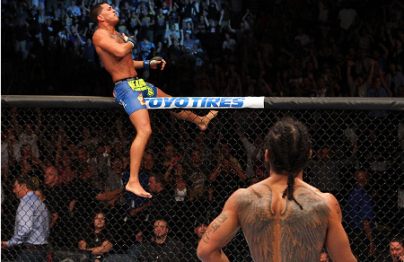 Henderson vê a festa de Pettis de camarote. Foto: UFC/Divulgação