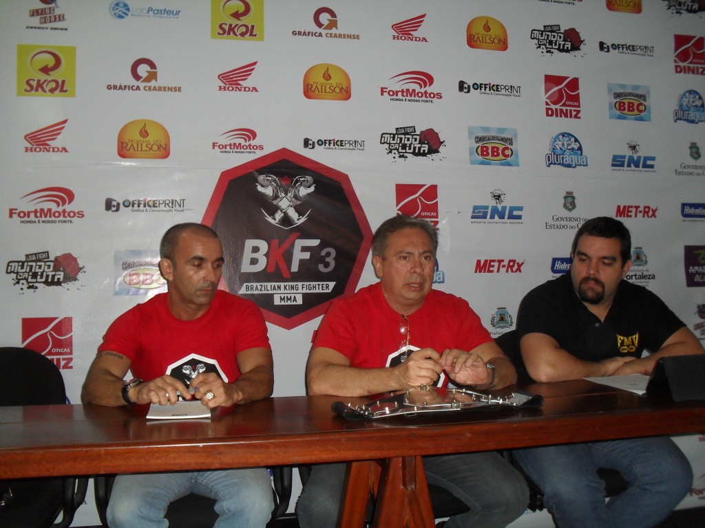 Coletiva teve a presença de José Moreno (esquerda), manager do BKF, Moacir Gonçalves (centro), organizador do evento, e Fernando Moura, coordenador de arbitragem do BKF 3