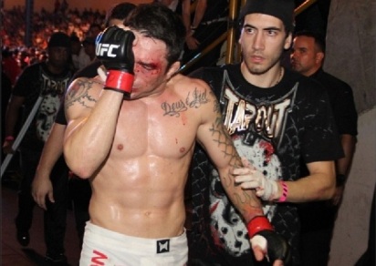 Jason deixou o octógono, após a derrota, inconsolável. Foto: Instragem/UFC
